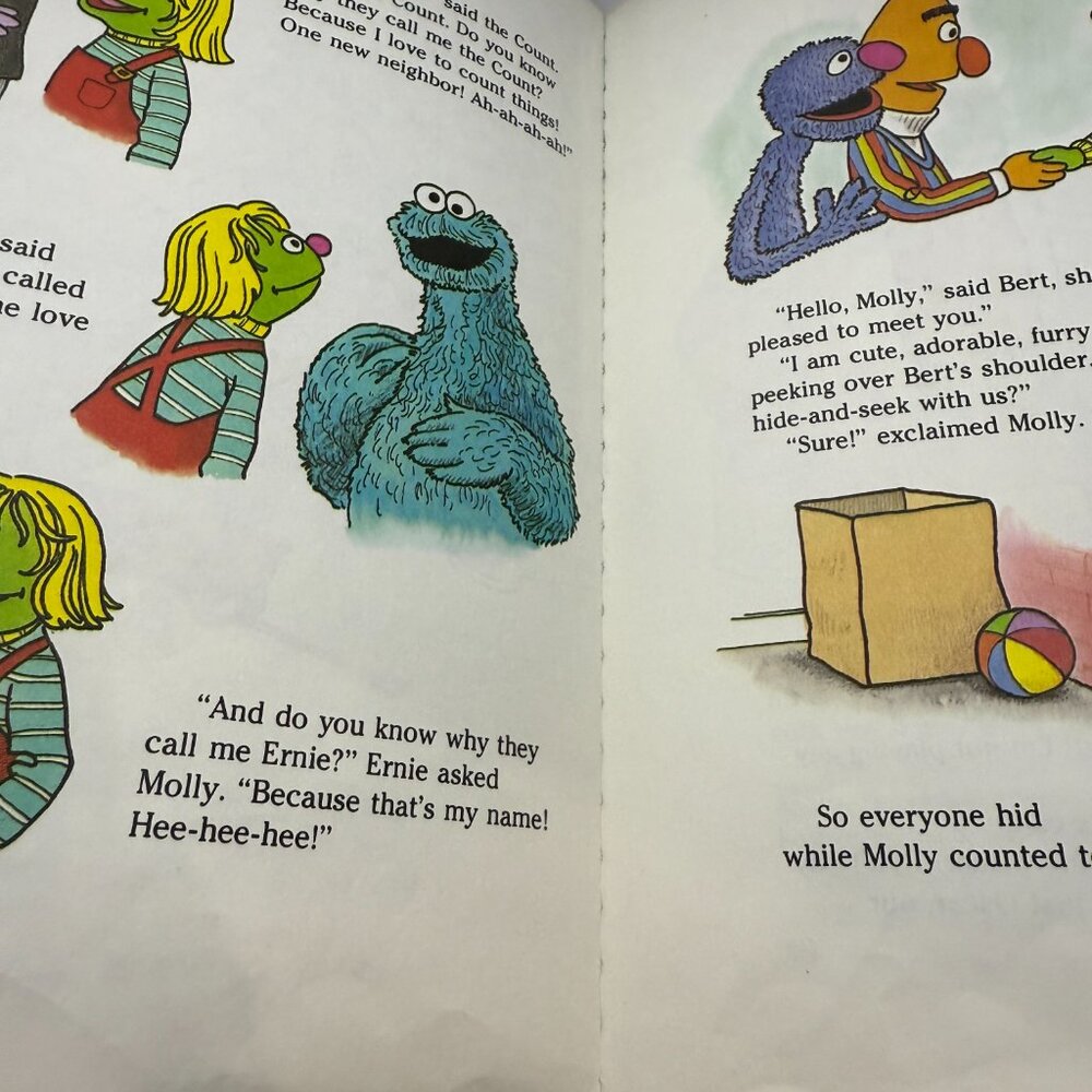 Vintage 1980 Sesame Street Book Club Molly Moves to Sesame Street 1st Edition VG - Picture 2 of 4
